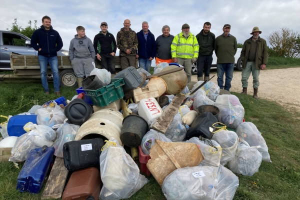 Litter pick on The Wash