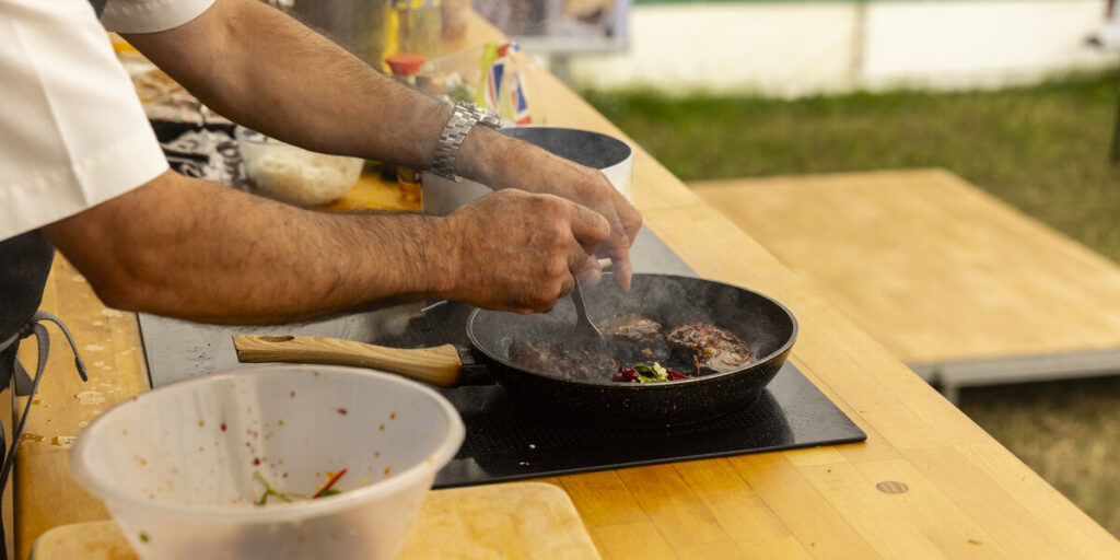 Wild food kitchen theatre